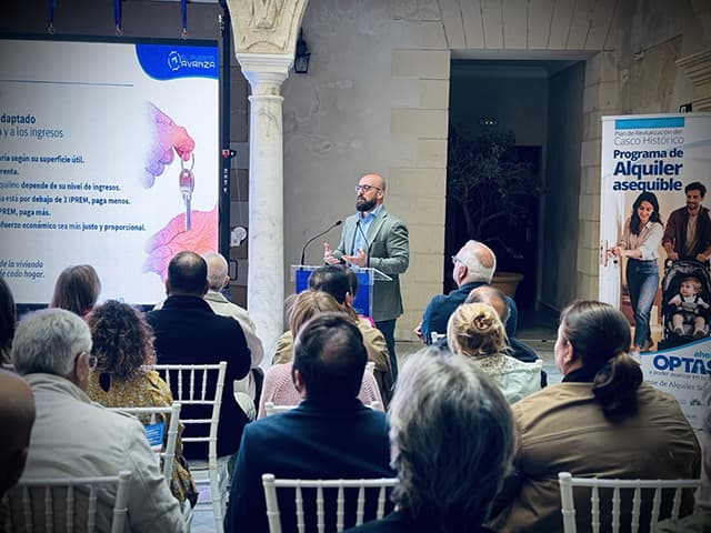 El alcalde presenta el Programa Municipal de Alquiler Asequible para la revitalización del centro