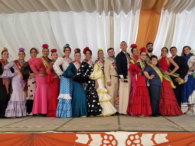 El Ayuntamiento distingue a las Academias de Baile por su papel clave en la Feria de Primavera 2026