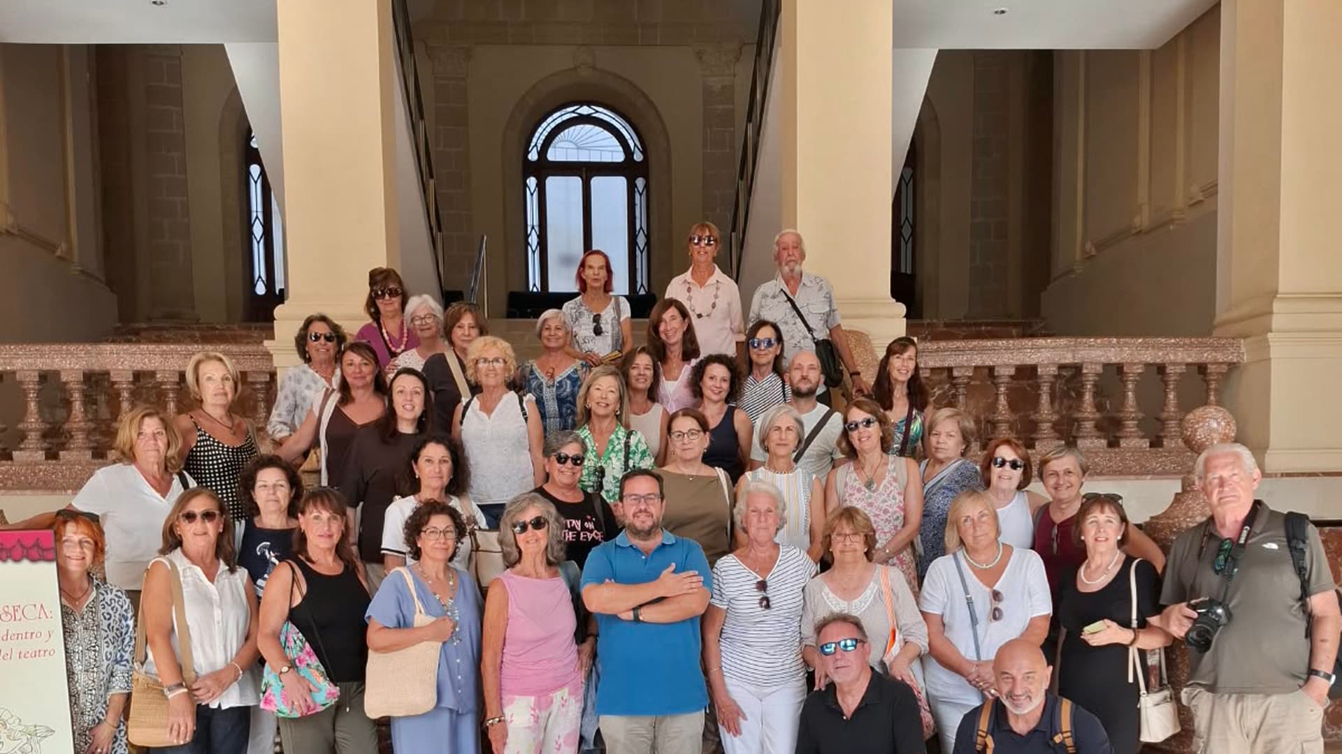 Dos clubes de lectura de Marbella descubren en El Puerto el legado de Alberti y Muñoz Seca