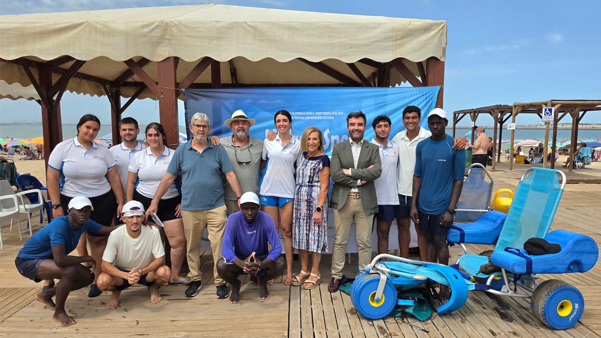 Hidro-Sport cumple 20 años acercando el mar a personas con movilidad reducida en El Puerto