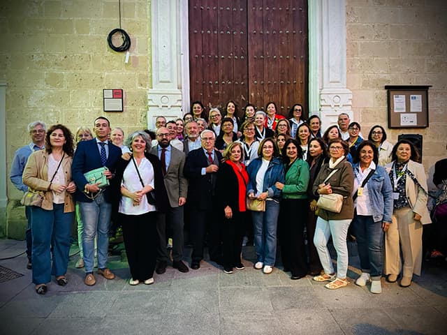 La XXVII Fiesta de los Patios arranca con el tradicional encendido del alumbrado en El Hospitalito