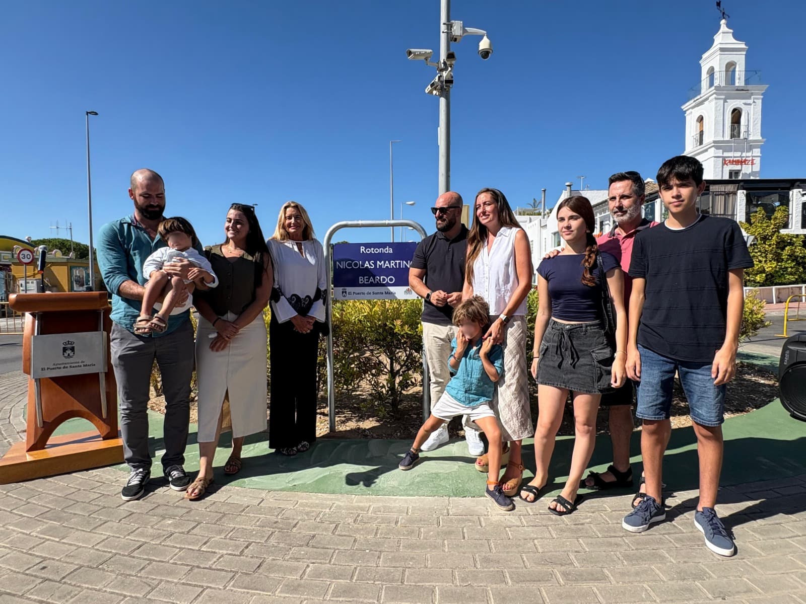 El alcalde de El Puerto inaugura la rotonda “Nicolás Martino Beardo” en recuerdo de toda una vida dedicada a la enseñanza desde su academia