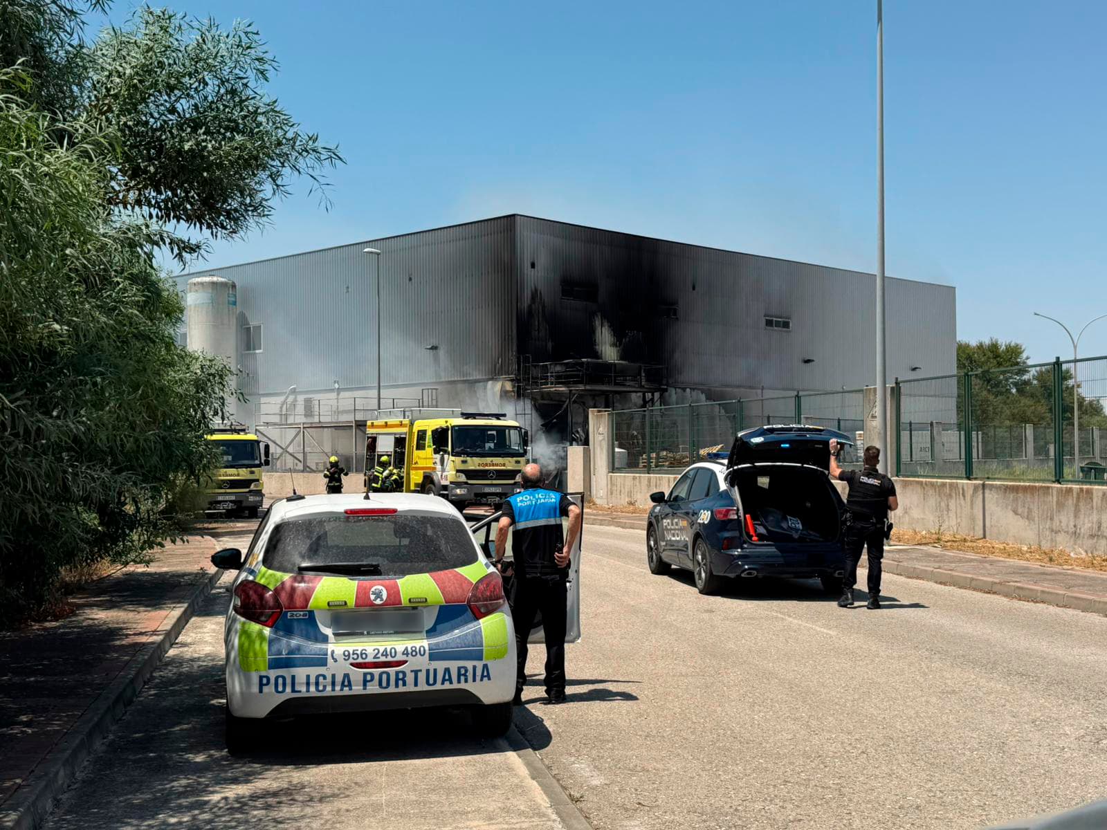 Incendio en una nave de congelados en El Puerto