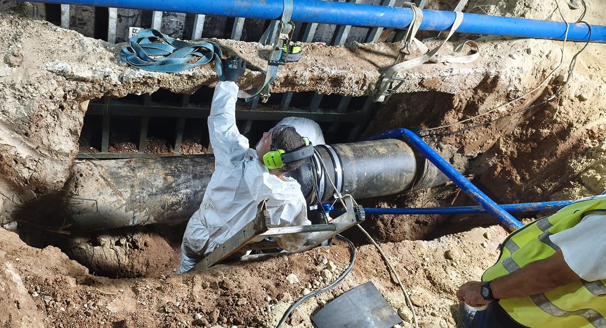 Apemsa trabaja de noche en la Cañada del Verdugo para reducir molestias y garantizar el abastecimiento de una nueva urbanización