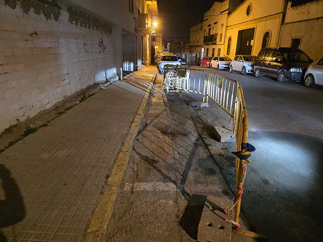 La Policía Local levanta acta en la calle Durango por obras nocturnas y ocupación de vía pública sin autorización