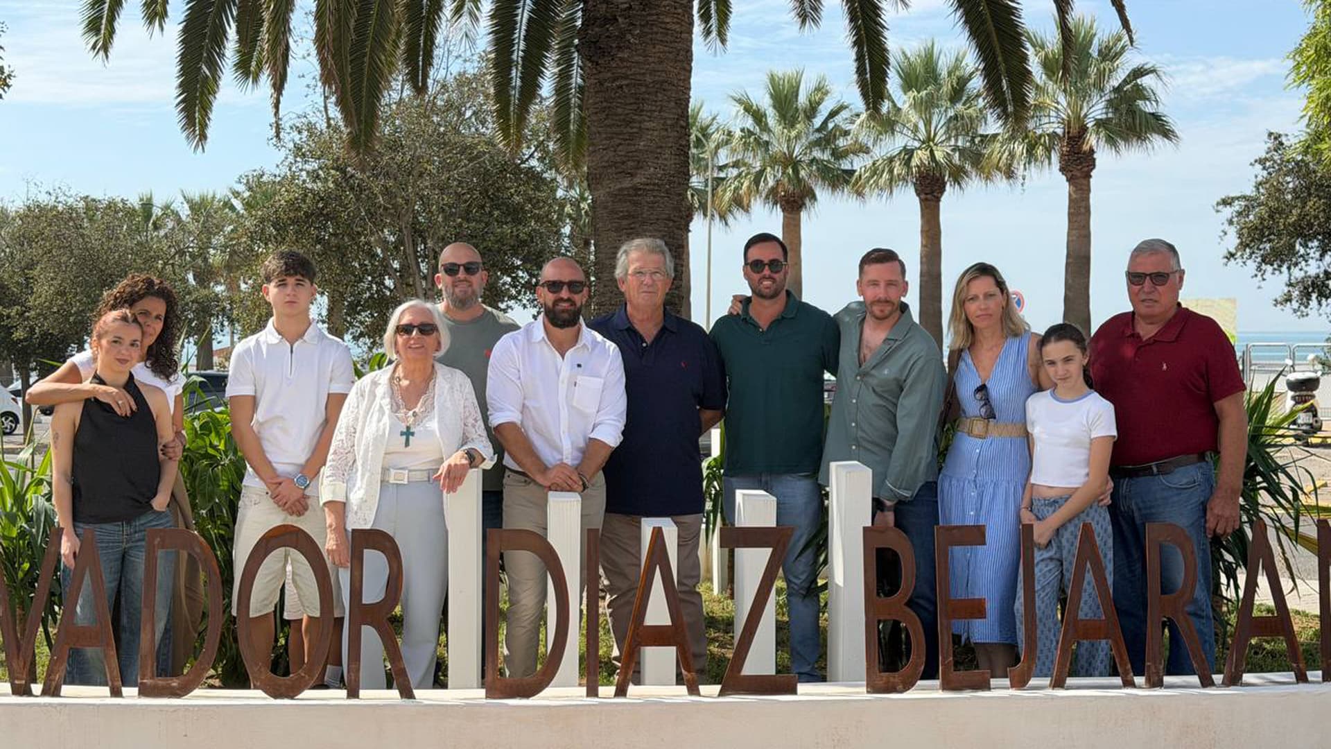 El alcalde inaugura la rotonda de las Redes dedicada a Salvador Díaz Bejarano