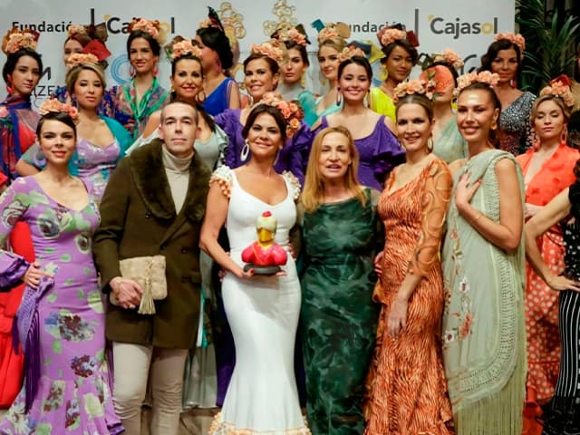 La portuense Ángeles Verano presenta su colección “Sevilla en primavera” en la Fundación Cajasol