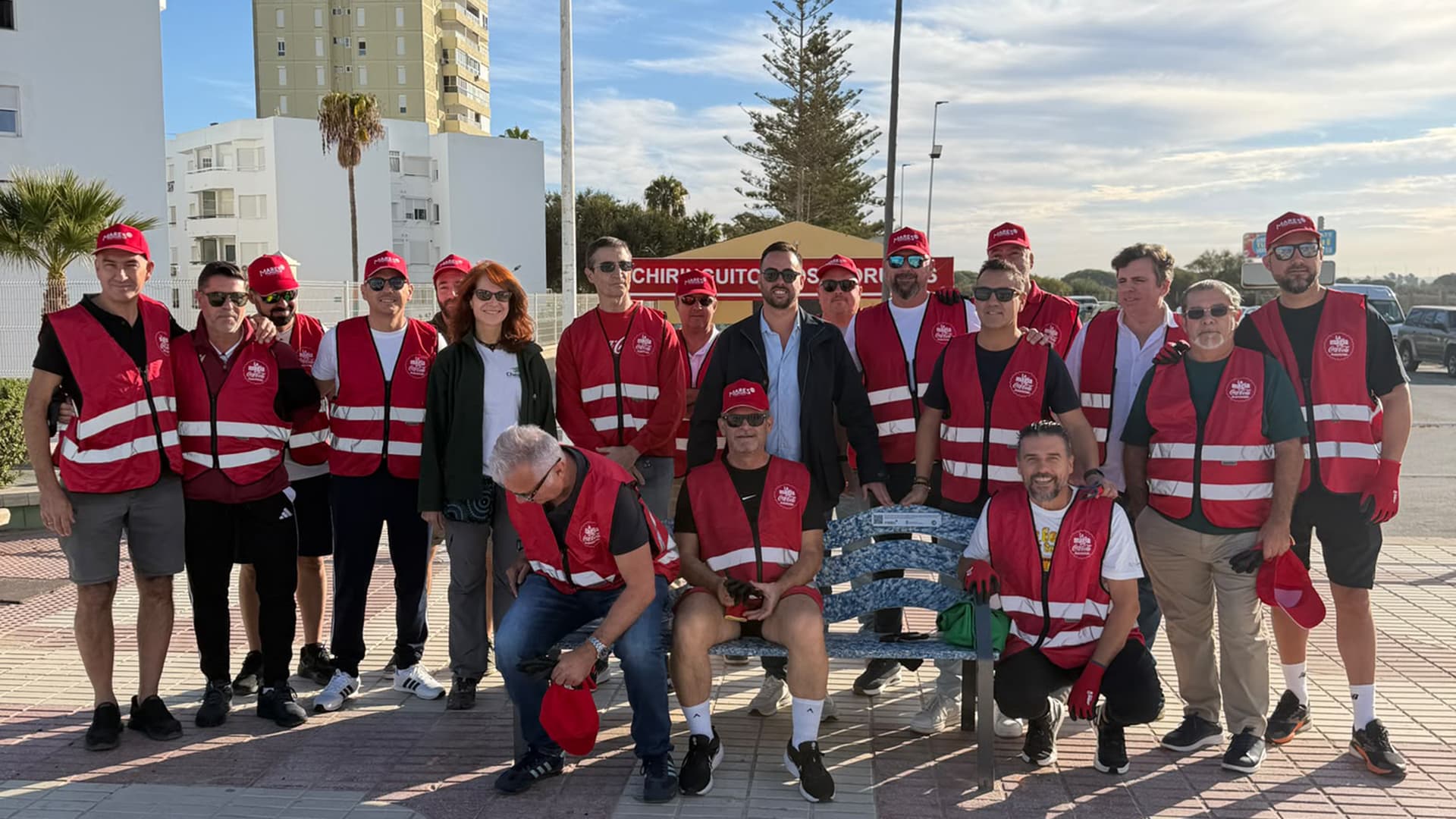 Valdelagrana estrena un banco fabricado con plásticos recogidos del mar gracias al proyecto Mares Circulares