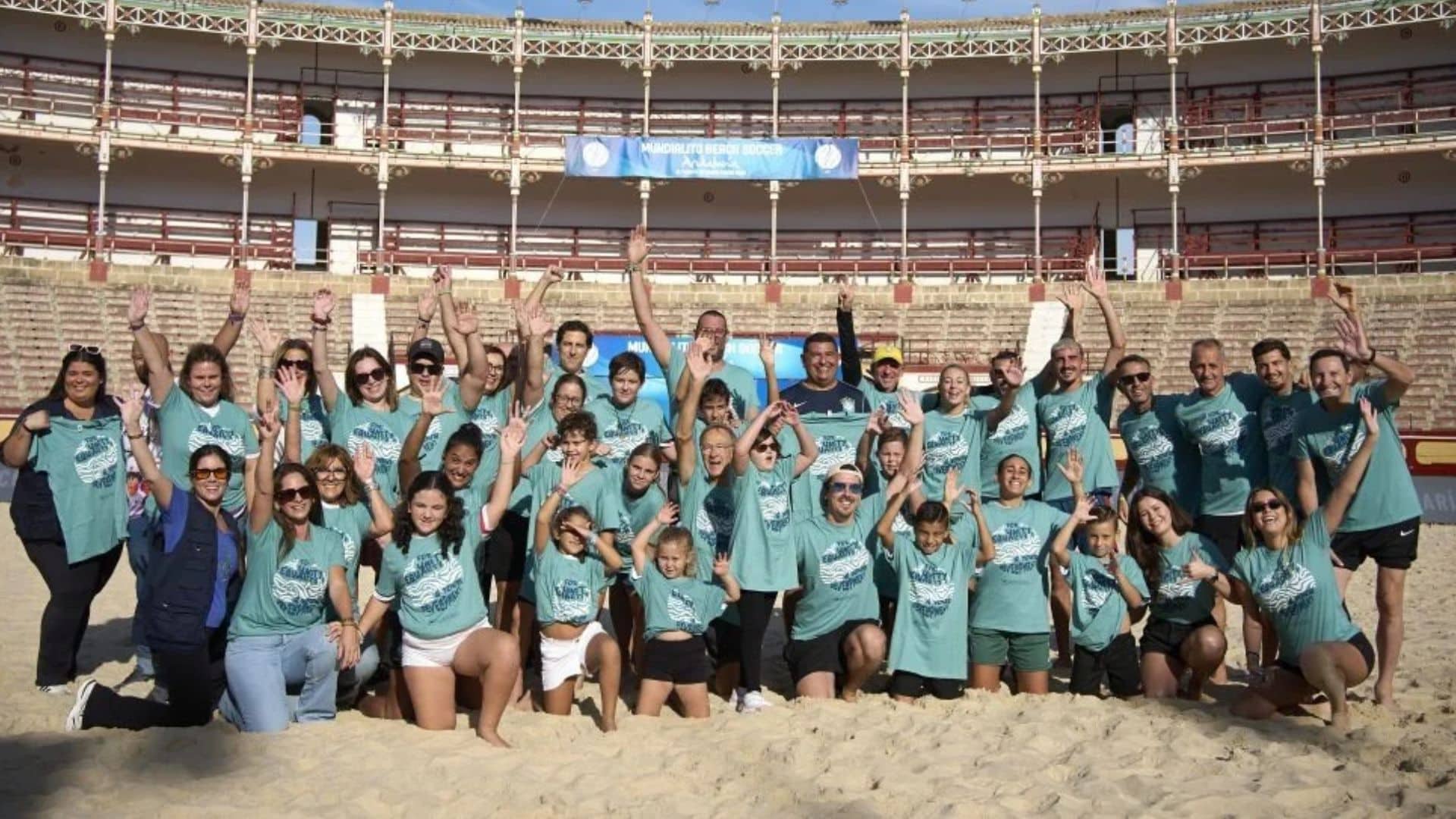 Imagen de la noticia: El Mundialito de Fútbol Playa deja una huella social entre niños y jóvenes de El Puerto (Eventos)