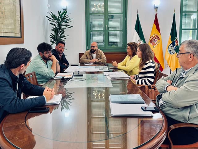 El Ayuntamiento renueva el contrato de mantenimiento urbano y asfaltado con una inversión de 12,75 millones en cinco años