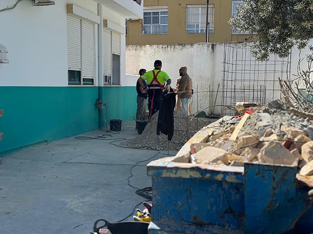 El alcalde supervisa las obras en la Escuela de Educación Infantil Las Dunas
