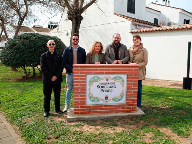 Inaugurado el Parque del Soberano Poder en El Tomillar en homenaje a la imagen que alberga la parroquia de San Sebastián