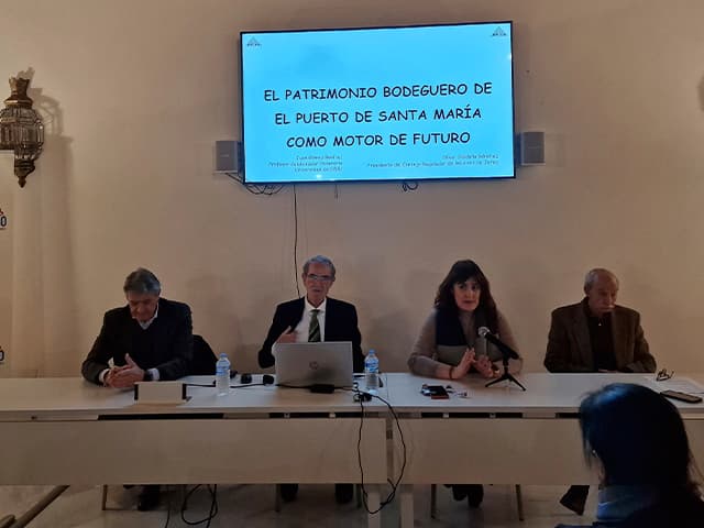 Los diálogos sobre patrimonio y centro histórico, organizados por Betilo con la colaboración de Turismo, ponen de relieve la importancia del sector vinícola portuense