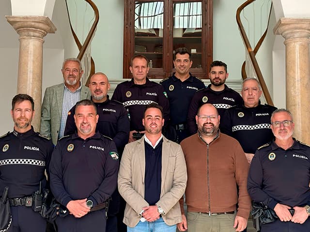 Cuatro agentes de la Policía Local pasan a ocupar puestos de oficial y un oficial pasará a puesto de subinspector en comisión de servicios