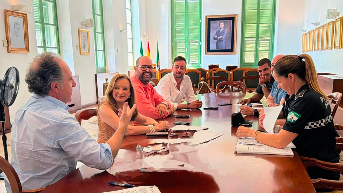 Ayuntamiento y UGT analizan las ofertas públicas de empleo y mejoras para la Policía Local