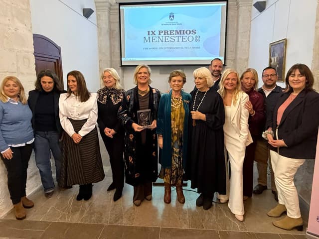 La farmacéutica Lola Palomino Aguilar recibe en El Puerto el Premio Menesteo 2026 de Igualdad