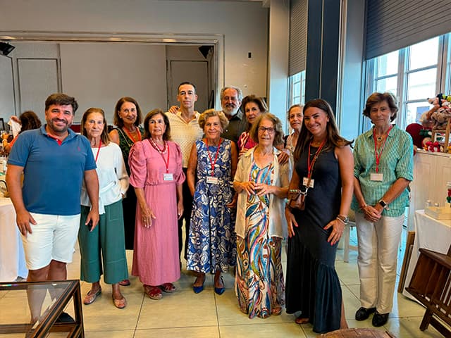 Calleja anima a colaborar con la labor solidaria del XIII Mercadillo de Proyecto Hombre, inaugurado en Puerto Sherry