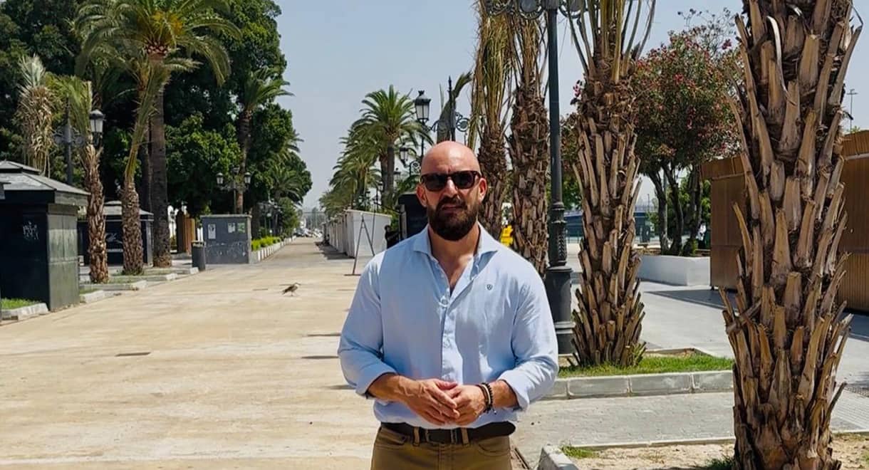 Imagen de la noticia: Más arbolado en el centro y nuevas palmeras para el Parque Calderón (Obras)