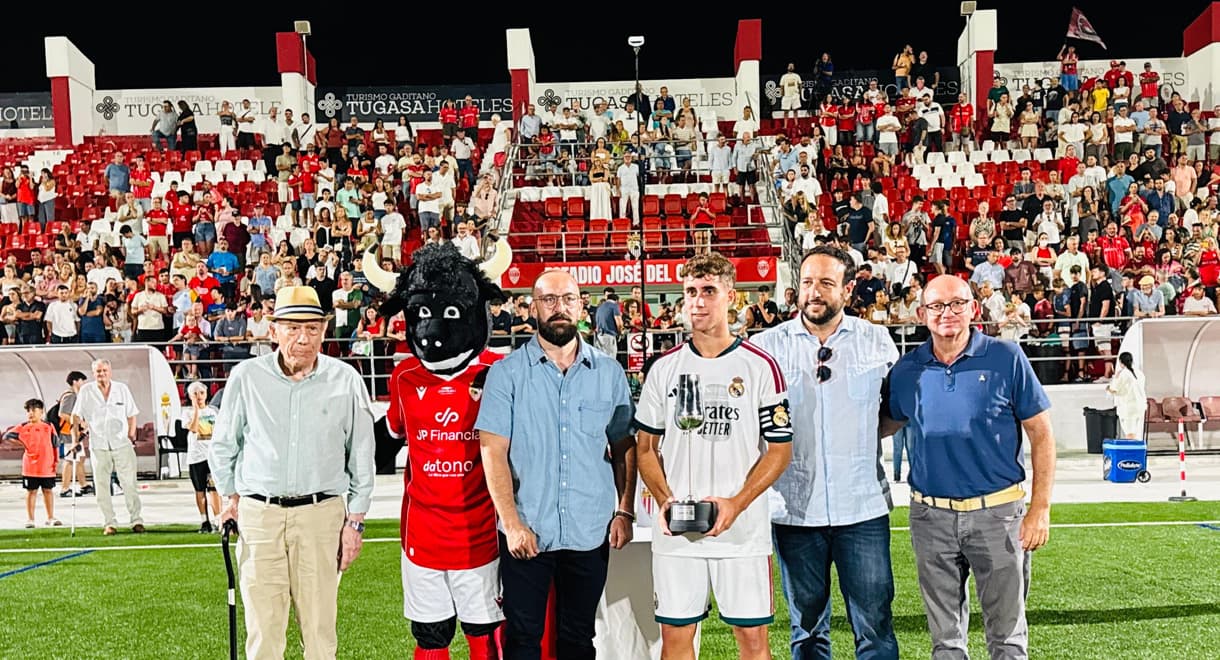 El Real Madrid C, ganador del L Trofeo "Ciudad de El Puerto"