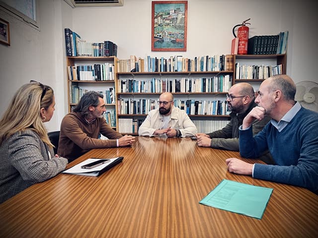 El alcalde se reúne con la nueva junta directiva de la Asociación Vecinal de Valdelagrana para planificar futuras actuaciones de mejora