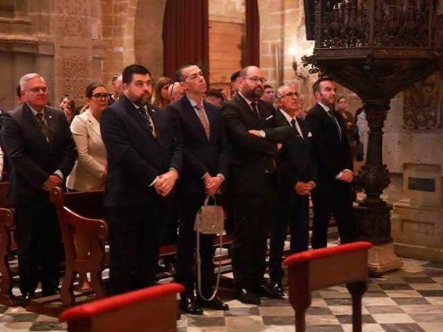 La Redención de El Puerto celebra su Función Principal de Instituto e imposición de medallas a 57 nuevos miembros