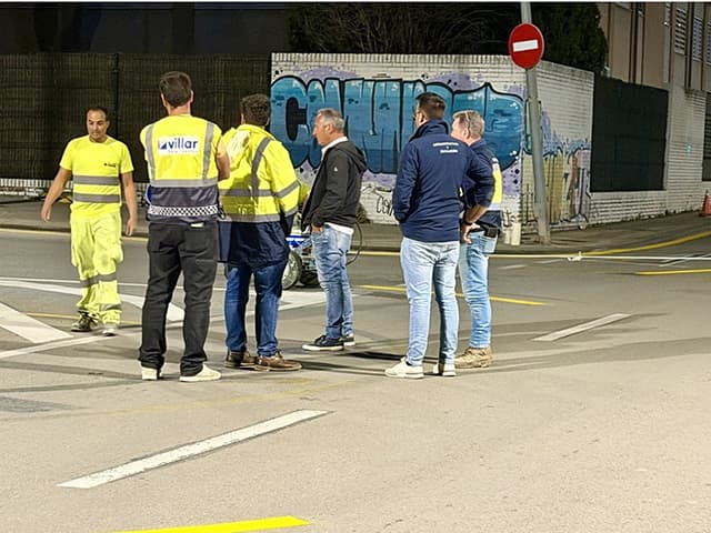 Colocada una glorieta en la intersección de la avenida de Fuentebravía y el Camino Viejo de Rota para mejorar el tráfico durante la Feria