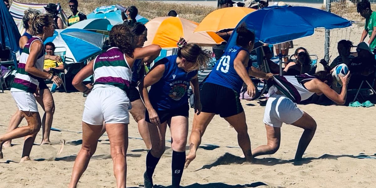 La Playa de La Puntilla acogió el III Torneo Rugby Playa Bucalclinic con deporte, convivencia e inclusión