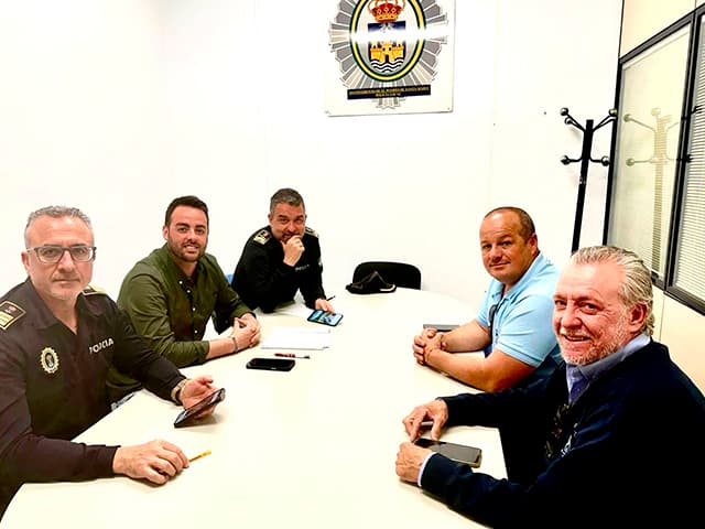 El Ayuntamiento y Puerto Taxi coordinan mejoras para reforzar el servicio y la seguridad durante los eventos y el verano