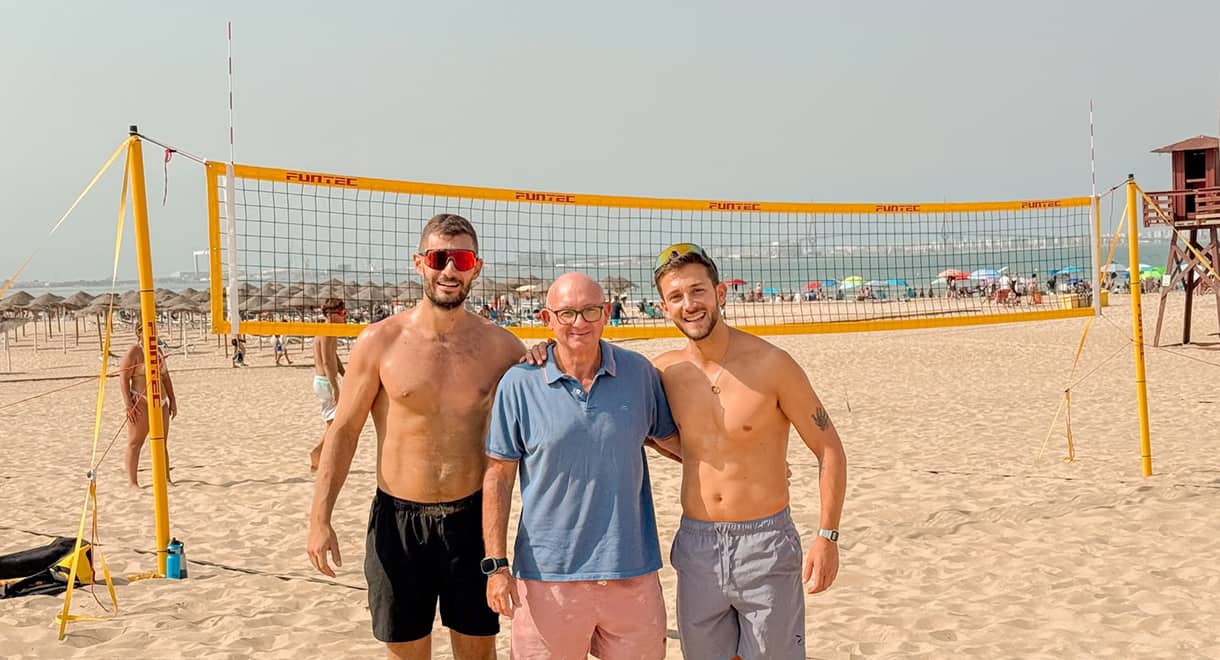 Imagen de la noticia: El I Torneo Ciudad de El Puerto de Vóley Playa celebró en Valdelagrana su primera jornada con éxito de participación (Deporte)