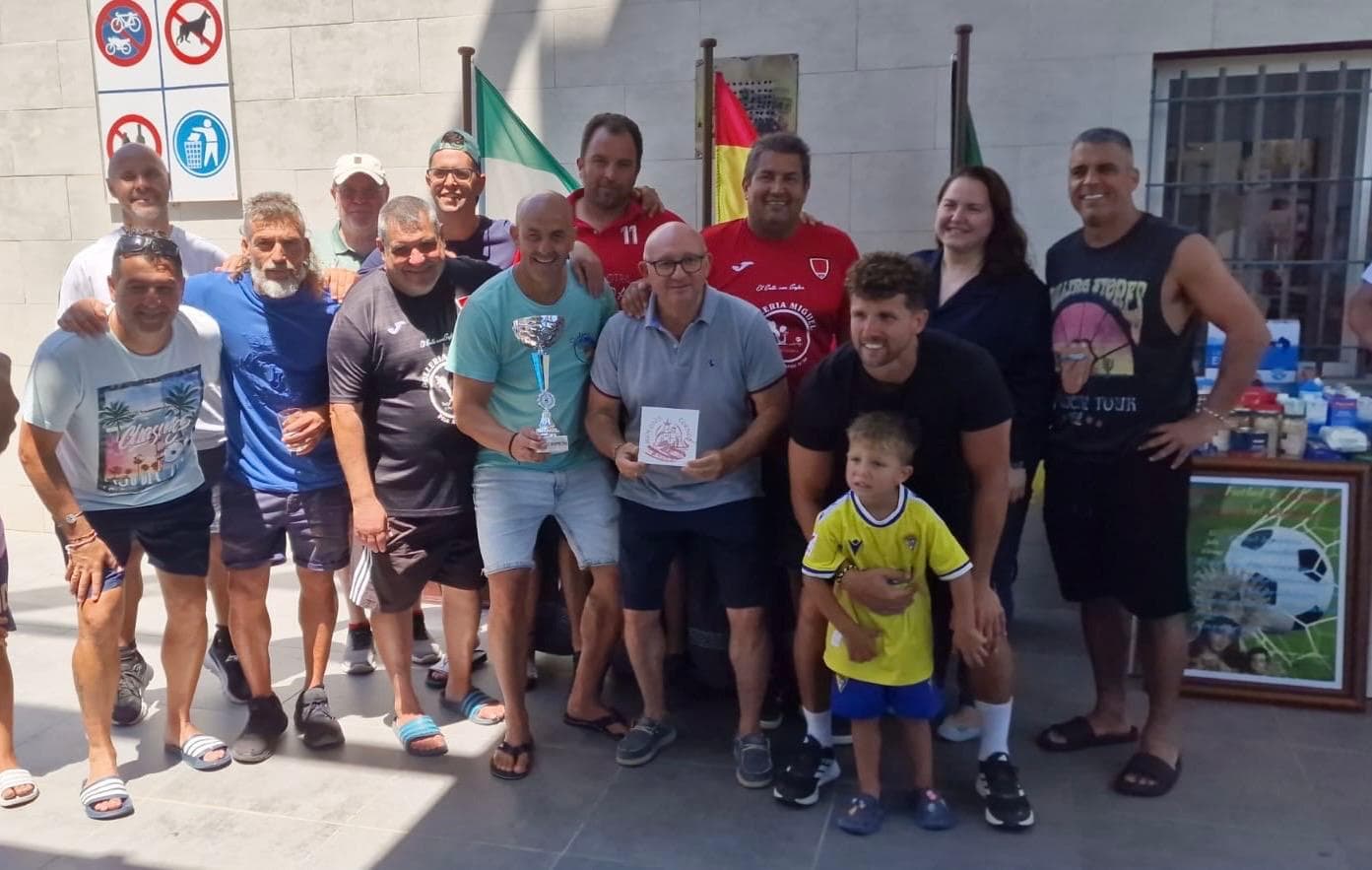 Las Tres Doradas, campeones del Torneo de Fútbol 7 Veteranos Virgen del Carmen