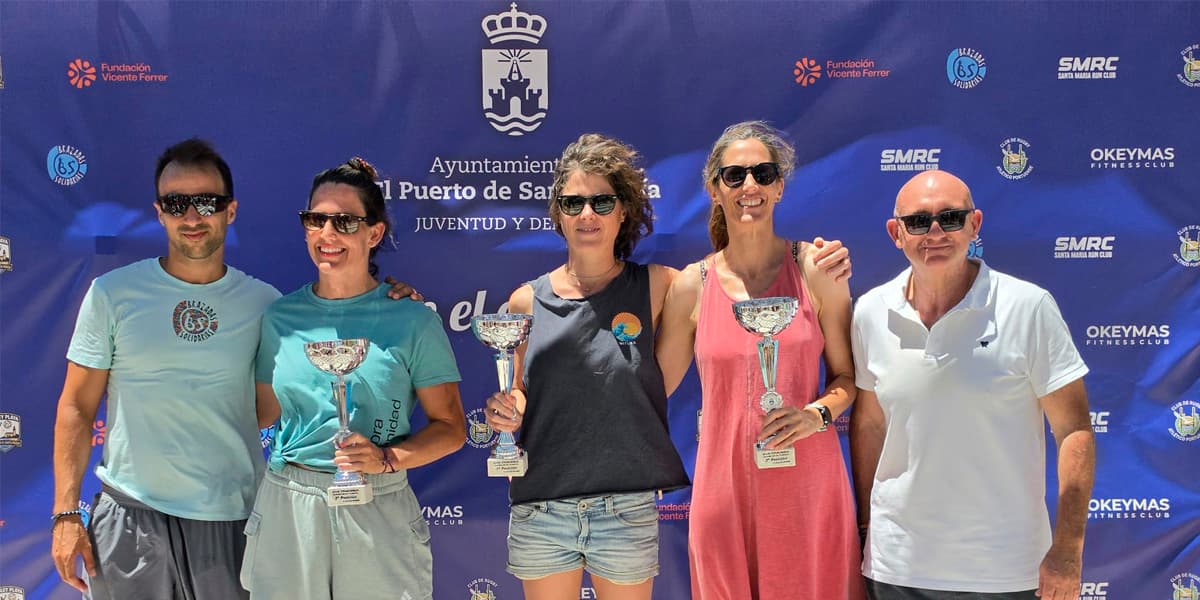 La Travesía a Nado de El Puerto reúne a 250 deportistas en una jornada marcada por el deporte y la solidaridad