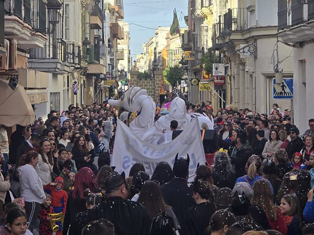 El Puerto se echa a la calle para vivir un intenso fin de semana de Carnaval