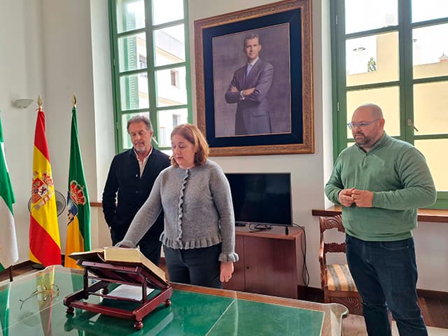 Una administrativa de Gestión Tributaria, un mozo y un electricista se incorporan a la plantilla municipal