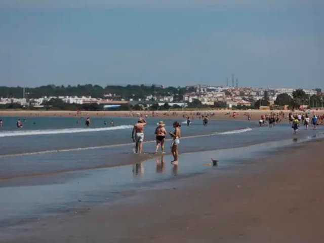 Fallece un hombre de 77 años en la playa de Valdelagrana