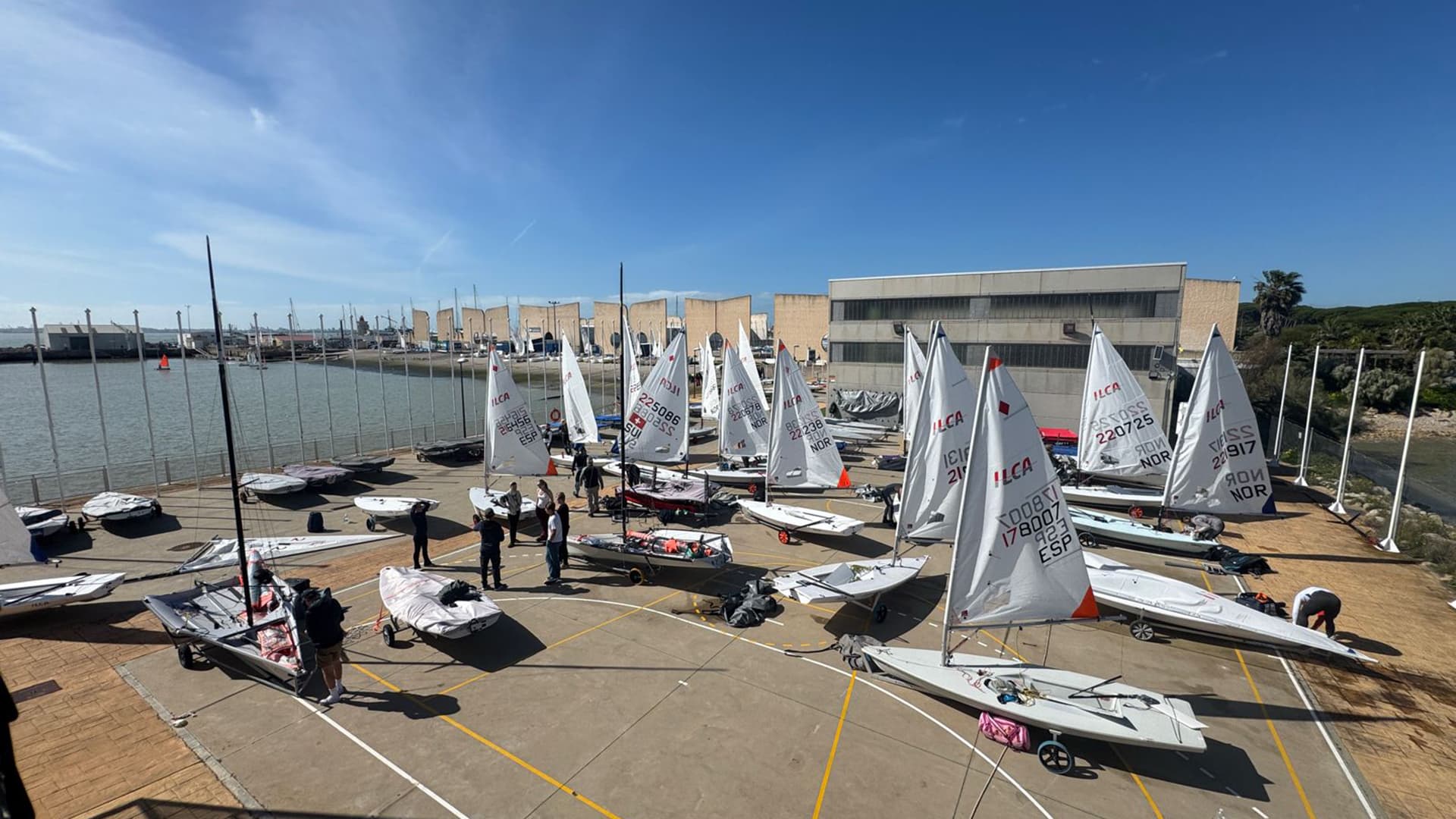 El Puerto reúne a regatistas de diez nacionalidades en su preparación para Los Ángeles 2028