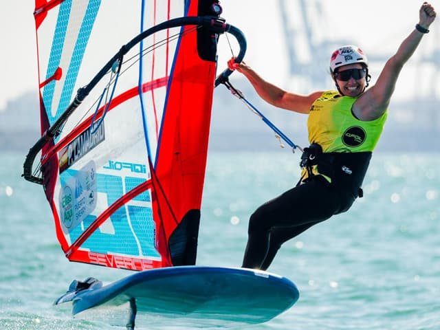 Pilar Lamadrid conquista los iQFOiL Games Cádiz 2026 y lidera el gran papel español y andaluz en la bahía gaditana