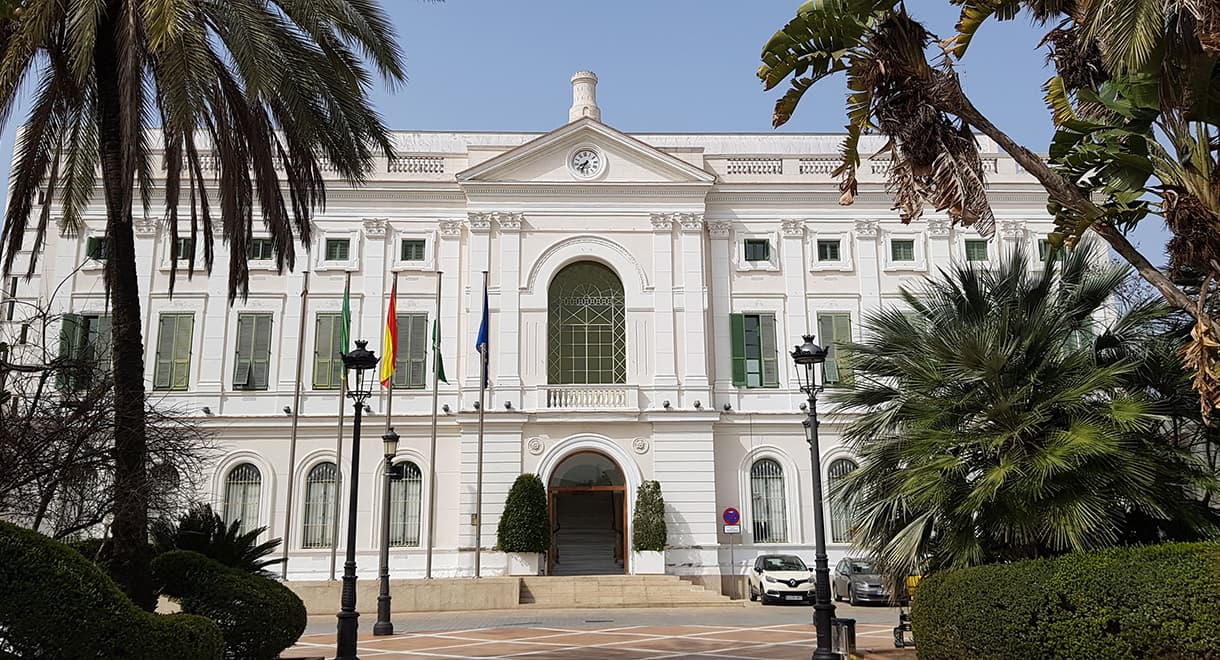 El Pleno de mañana viernes aborda la modificación urbanística de La Puntilla y los festivos locales de 2027