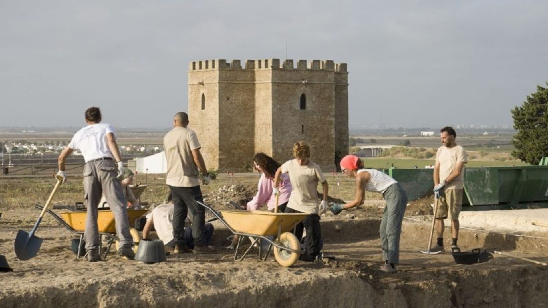 Nuevas excavaciones en Doña Blanca buscan definir la gran puerta norte de la antigua ciudad