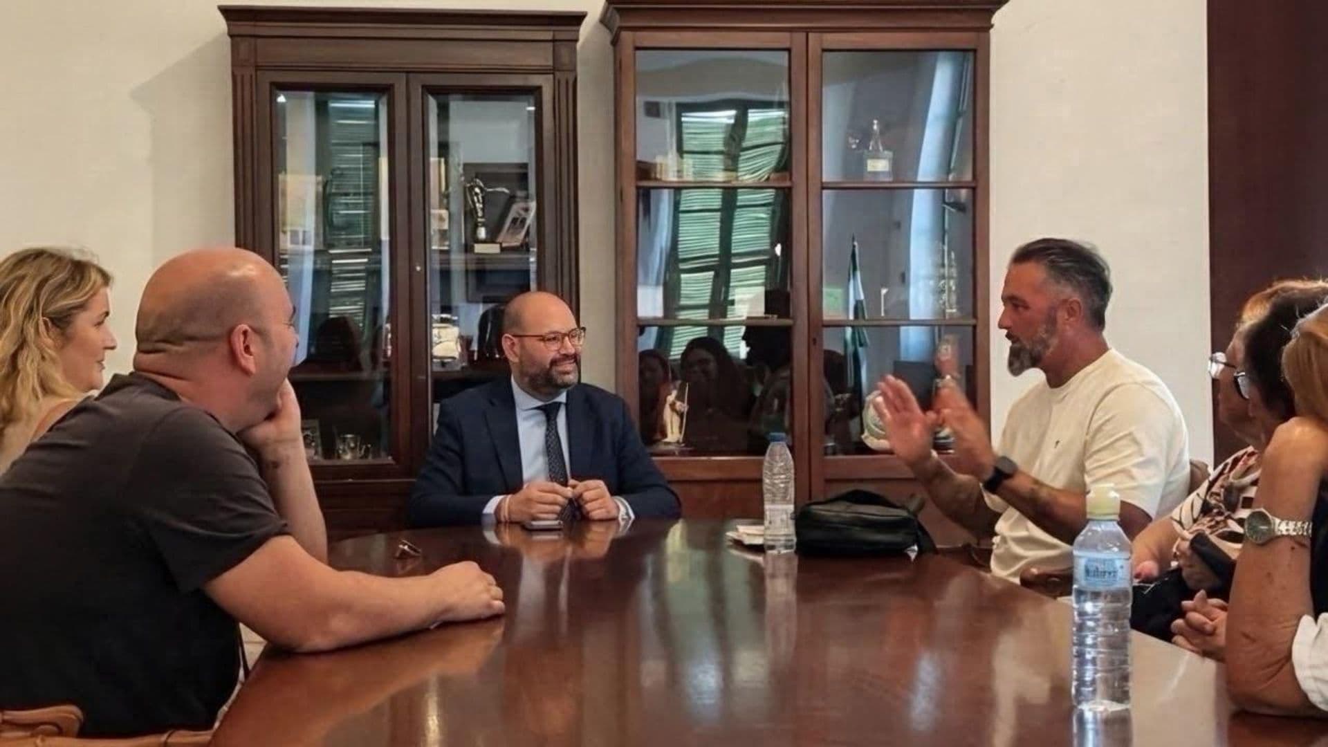 Vecinos de La Isleta trasladan al Ayuntamiento sus principales necesidades