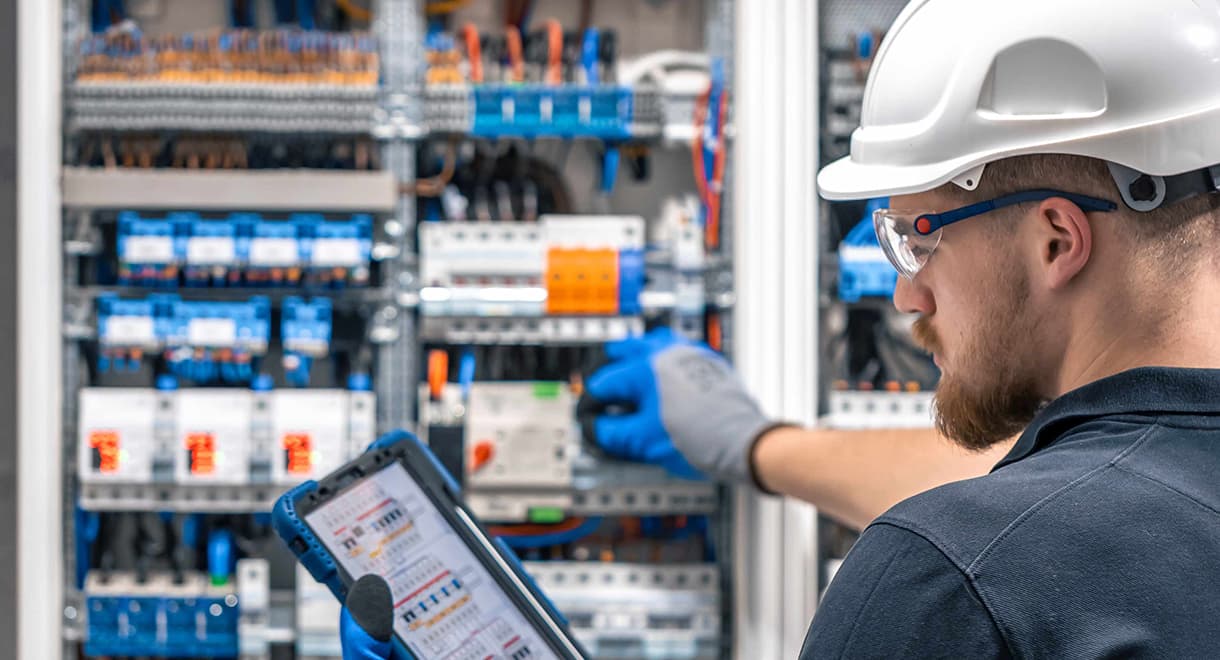El Ayuntamiento ahorrará cerca de 168.000 euros al año con la optimización inteligente de sus suministros eléctricos