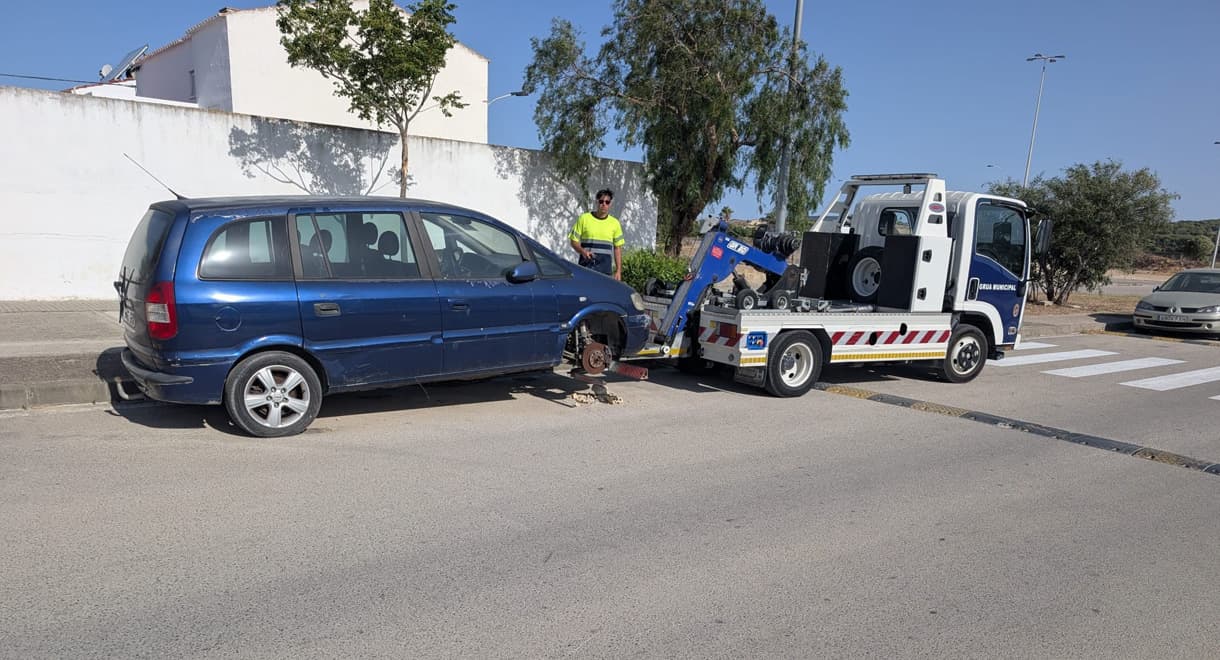 Renovado por tres años el servicio de retirada de vehículos abandonados