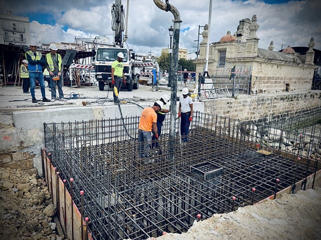 La construcción de la nueva pasarela peatonal sobre el Guadalete continúa avanzando