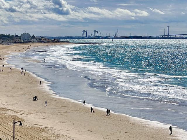 Aportes de arena y reparación de accesos para recuperar las playas de El Puerto tras los temporales