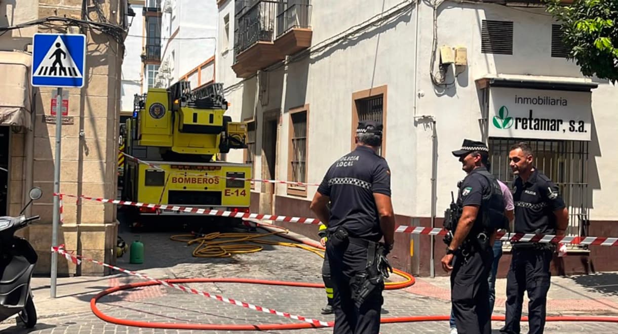 Un incendio en la calle Chanca queda bajo control tras la intervención de Bomberos