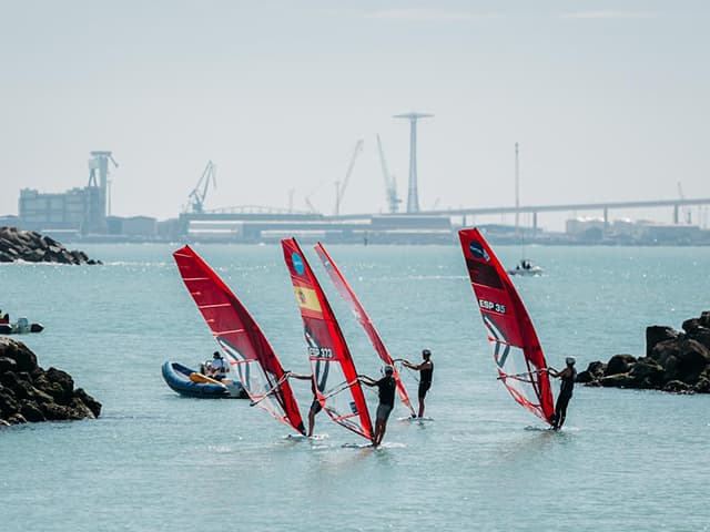 El Puerto se abre al gran espectáculo internacional del windsurf olímpico