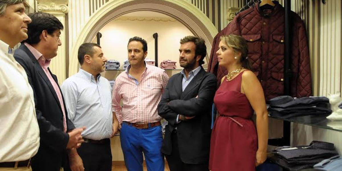 Inauguración de la tienda "Bull shop".